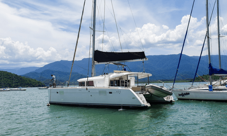 Catamarã Lagoon 450